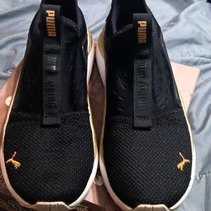 Puma sz 8 Athletic shoes